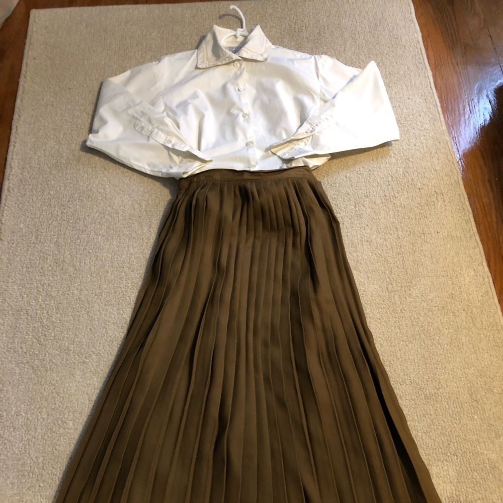Tweeds pleated skirt & blouse.